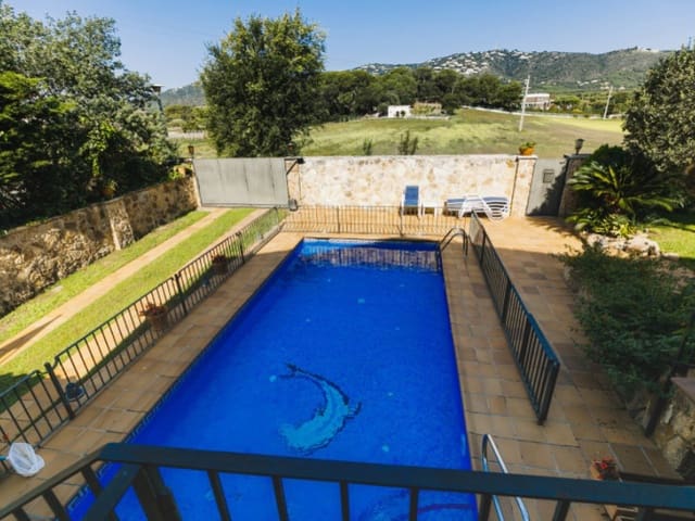 7 sypialnia Willa na sprzedaż w S'Agaro, Castell-Platja d'Aro z basenem garażem - 590 000 € (Ref: 8602048)