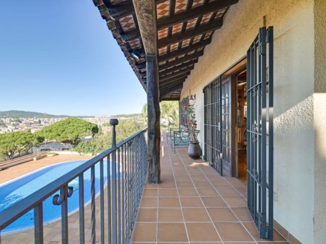 Villa in vendita in Sant Feliu de Guíxols con piscina garage - 1.575.000 € (Rif: 8694225)