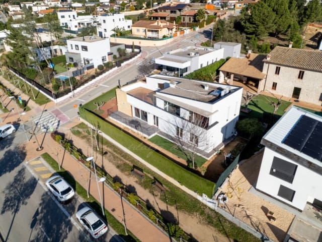 4 sypialnia Willa na sprzedaż w Santa Cristina d'Aro z garażem - 939 000 € (Ref: 8714603)
