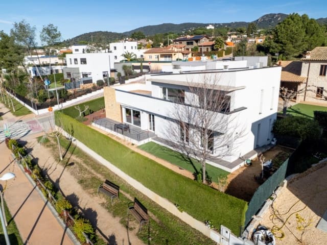 4 sypialnia Willa na sprzedaż w Santa Cristina d'Aro z garażem - 939 000 € (Ref: 8714603)