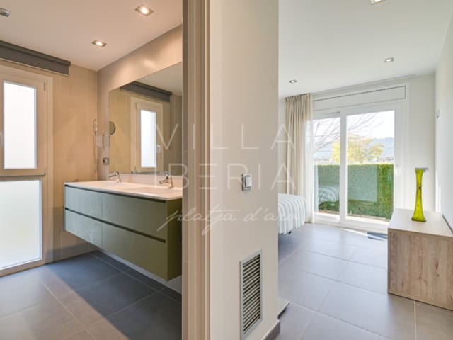 4 sypialnia Willa na sprzedaż w Santa Cristina d'Aro z garażem - 939 000 € (Ref: 8714603)