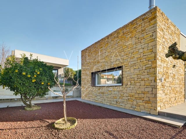 4 camera da letto Villa in vendita in Santa Cristina d'Aro con garage - 943.000 € (Rif: 8714603)