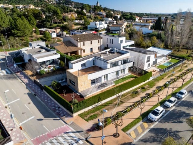 4 sypialnia Willa na sprzedaż w Santa Cristina d'Aro z garażem - 939 000 € (Ref: 8714603)
