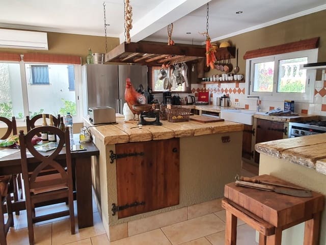 6 bedroom Villa for sale in Calonge i Sant Antoni with pool garage - € 698,000 (Ref: 8757956)