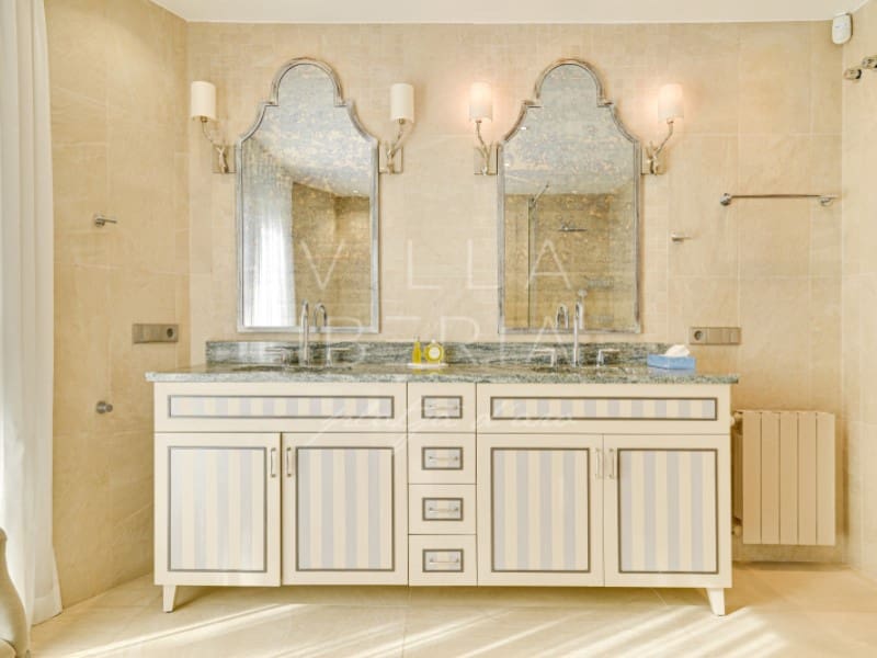 5 makuuhuone Huvila myytävänä paikassa Santa Cristina d'Aro mukana 
autotalli - 2 500 000 € (Ref: 8792875)