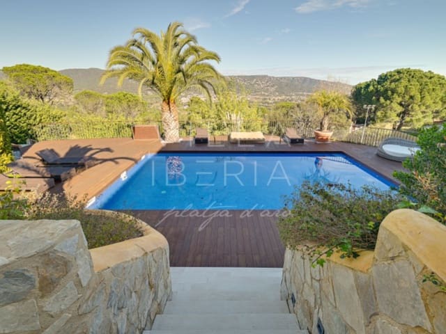 5 bedroom Villa for sale in Santa Cristina d'Aro with garage - € 2,500,000 (Ref: 8792875)