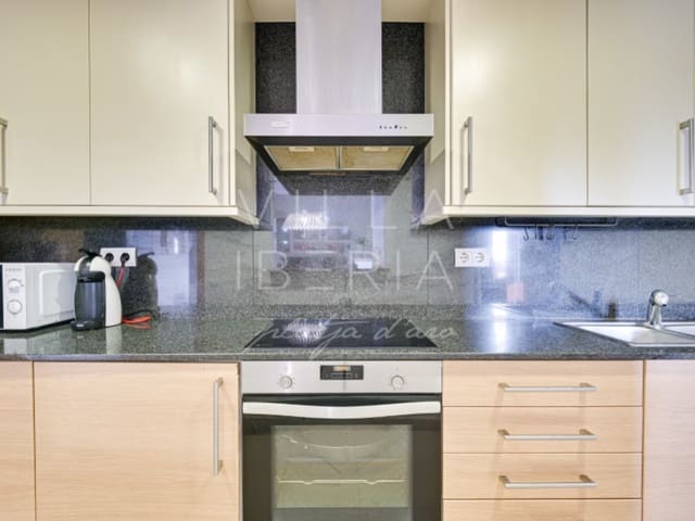 Apartamento de 4 habitaciones en Castell d'Aro, Castell-Platja d'Aro en venta con garaje - 365.000 € (Ref: 8857775)