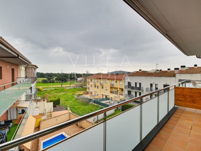 Apartamento de 4 habitaciones en Castell d'Aro, Castell-Platja d'Aro en venta con garaje - 365.000 € (Ref: 8857775)