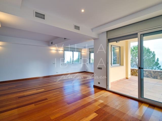 4 bedroom Villa for sale in Sant Feliu de Guíxols with pool garage - € 2,270,000 (Ref: 8859725)