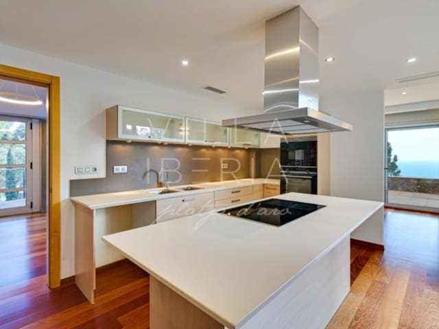 4 bedroom Villa for sale in Sant Feliu de Guíxols with pool garage - € 2,270,000 (Ref: 8859725)