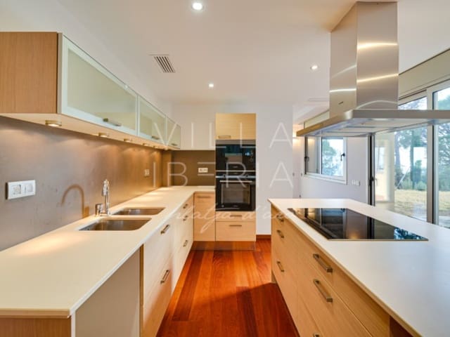 4 bedroom Villa for sale in Sant Feliu de Guíxols with pool garage - € 2,270,000 (Ref: 8859725)