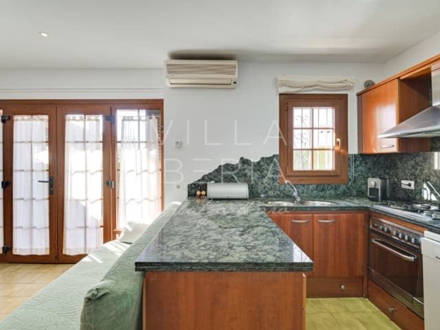 3 bedroom Villa for sale in Sant Feliu de Guíxols - € 370,000 (Ref: 8863095)