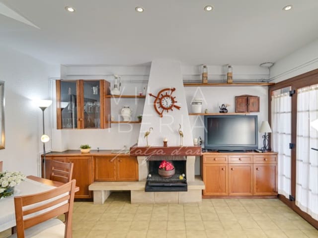 3 bedroom Villa for sale in Sant Feliu de Guíxols - € 370,000 (Ref: 8863095)