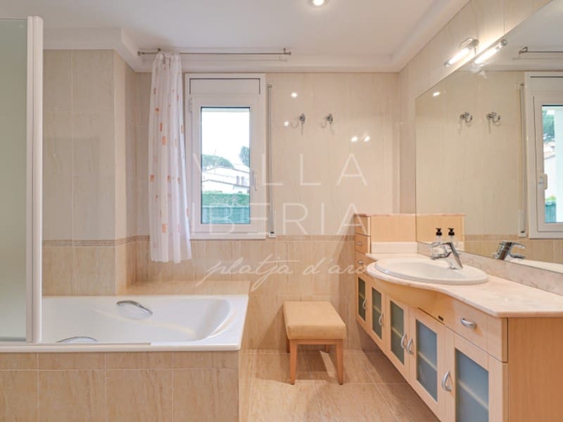 4 soveværelse Villa til salg i Platja d'Aro med swimmingpool garage - € 1.400.000 (Ref: 8889304)