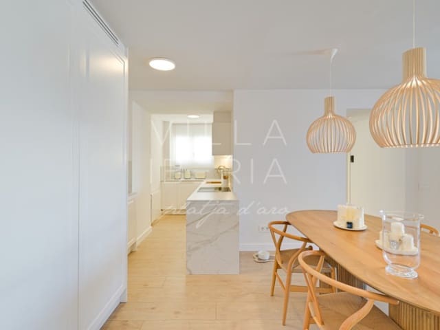 3 bedroom Apartment for sale in Sant Feliu de Guíxols with garage - € 820,000 (Ref: 8913365)