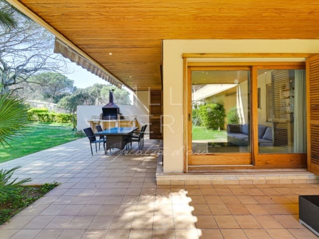 5 bedroom Villa for sale in Santa Cristina d'Aro - € 1,400,000 (Ref: 8913366)