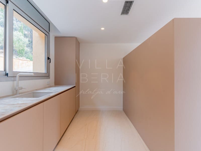 4 slaapkamer Villa te koop in Sant Feliu de Guixols met zwembad garage - € 1.970.000 (Ref: 8939061)