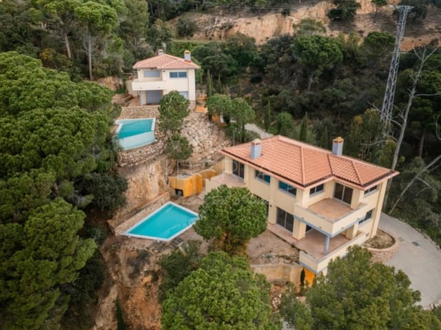 4 bedroom Villa for sale in Sant Feliu de Guíxols with pool garage - € 1,970,000 (Ref: 8939061)