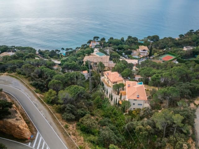 4 bedroom Villa for sale in Sant Feliu de Guíxols with pool garage - € 1,970,000 (Ref: 8939061)