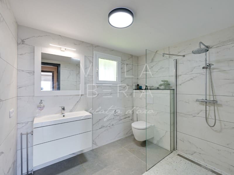 4 soveværelse Villa til salg i Santa Cristina d'Aro med garage - € 695.000 (Ref: 9014550)