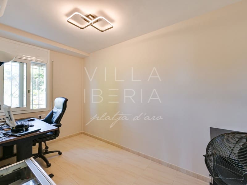 4 soveværelse Villa til salg i Santa Cristina d'Aro med garage - € 695.000 (Ref: 9014550)