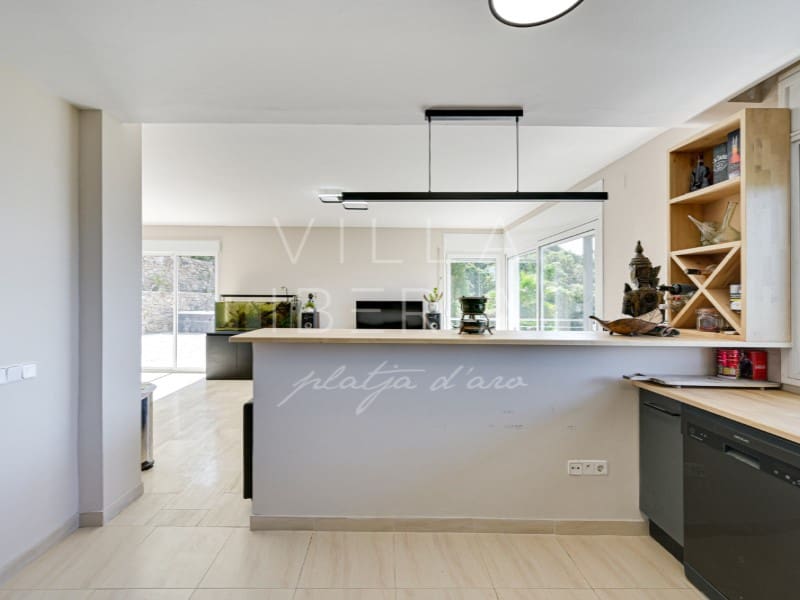 4 soveværelse Villa til salg i Santa Cristina d'Aro med garage - € 695.000 (Ref: 9014550)