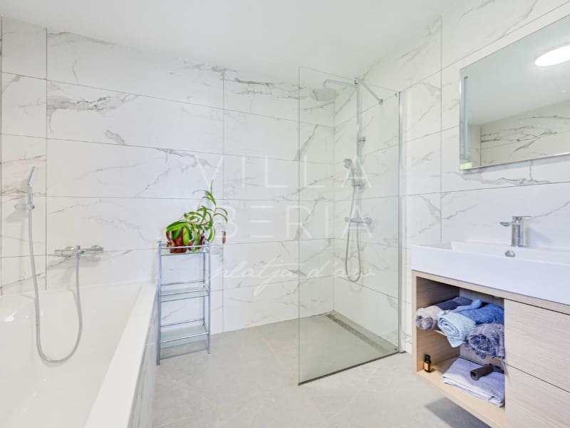 4 soveværelse Villa til salg i Santa Cristina d'Aro med garage - € 695.000 (Ref: 9014550)