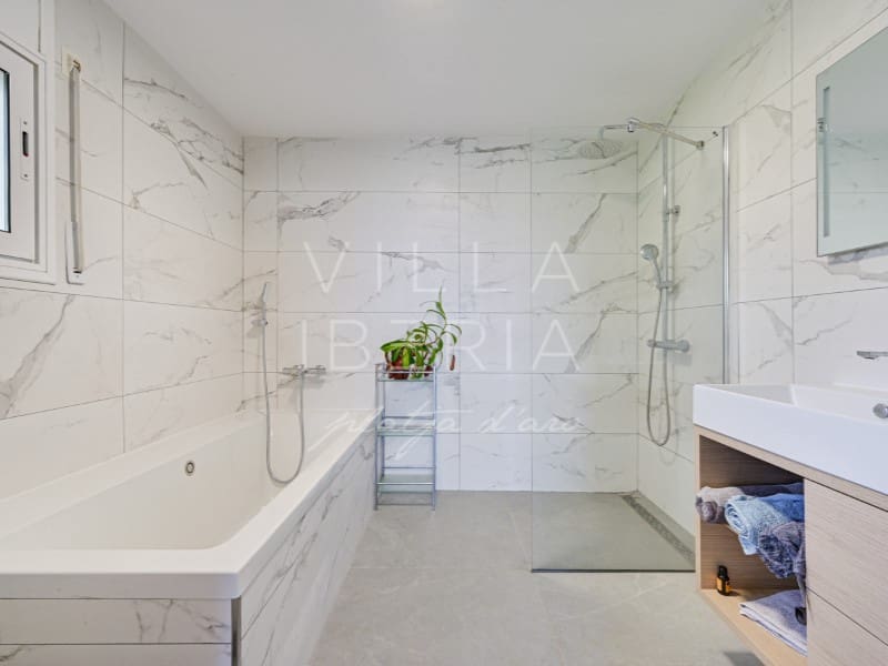 4 soveværelse Villa til salg i Santa Cristina d'Aro med garage - € 695.000 (Ref: 9014550)