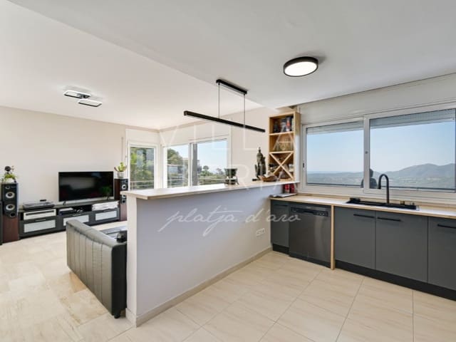 4 soveværelse Villa til salg i Santa Cristina d'Aro med garage - € 695.000 (Ref: 9014550)