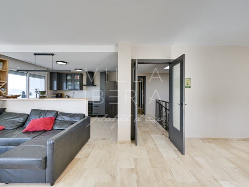 4 soveværelse Villa til salg i Santa Cristina d'Aro med garage - € 695.000 (Ref: 9014550)