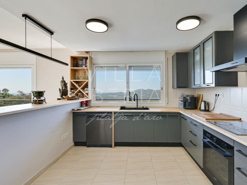 4 soveværelse Villa til salg i Santa Cristina d'Aro med garage - € 695.000 (Ref: 9014550)