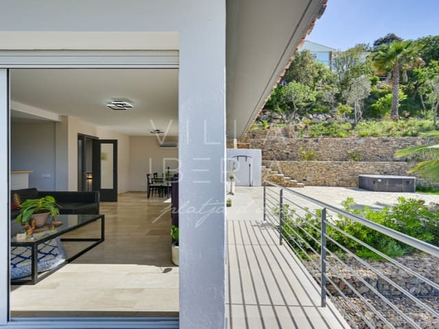 4 soveværelse Villa til salg i Santa Cristina d'Aro med garage - € 695.000 (Ref: 9014550)