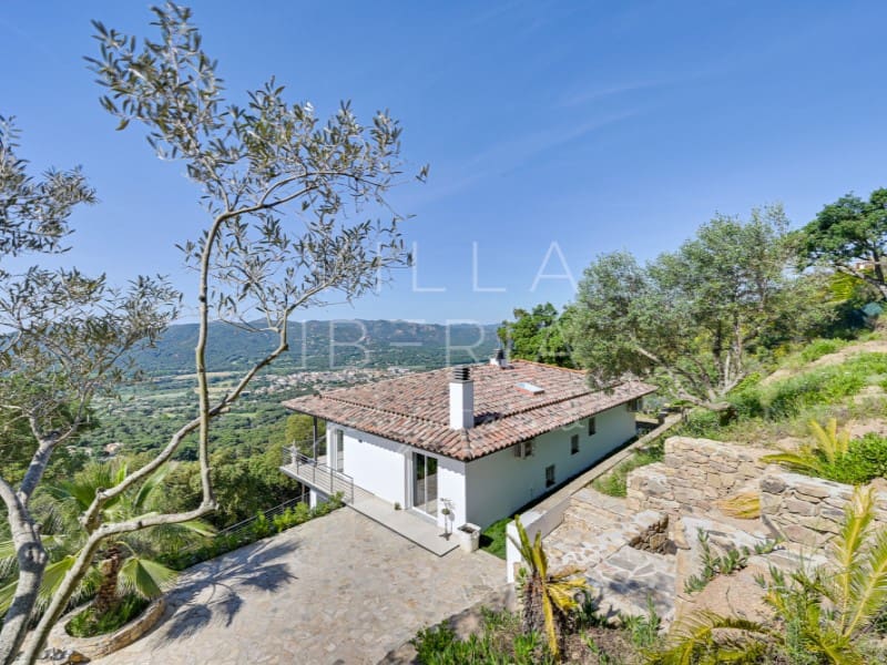 4 soveværelse Villa til salg i Santa Cristina d'Aro med garage - € 695.000 (Ref: 9014550)