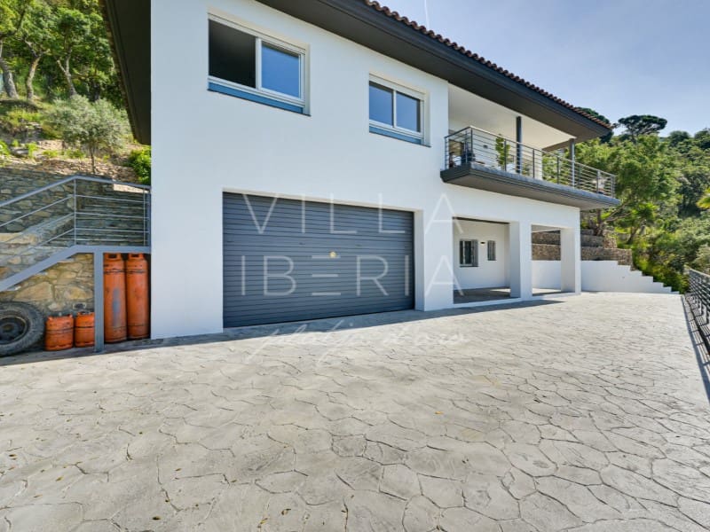 4 soveværelse Villa til salg i Santa Cristina d'Aro med garage - € 695.000 (Ref: 9014550)
