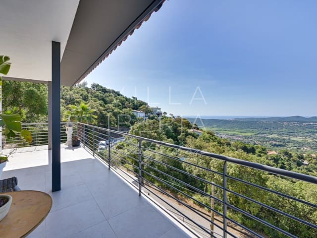 4 soveværelse Villa til salg i Santa Cristina d'Aro med garage - € 695.000 (Ref: 9014550)