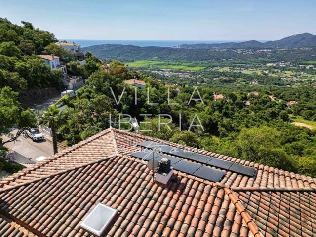 4 slaapkamer Villa te koop in Santa Cristina d'Aro met garage - € 695.000 (Ref: 9014550)