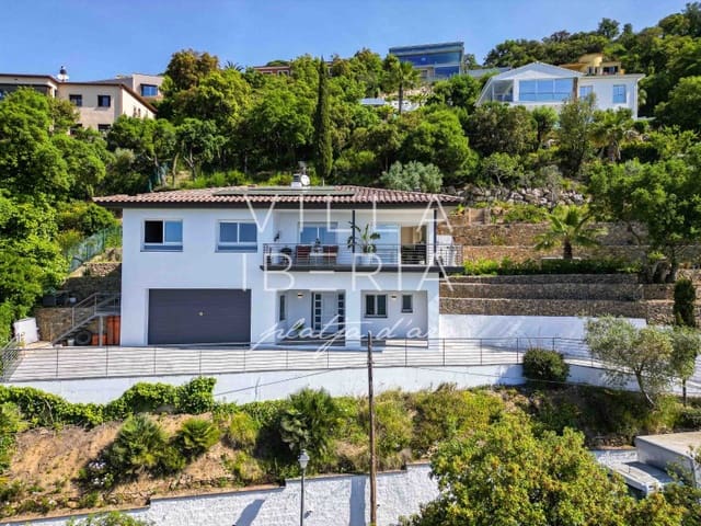 4 slaapkamer Villa te koop in Santa Cristina d'Aro met garage - € 695.000 (Ref: 9014550)