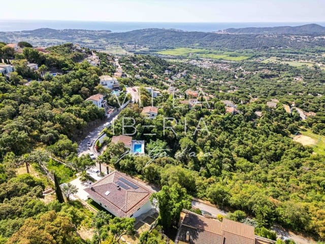 4 soveværelse Villa til salg i Santa Cristina d'Aro med garage - € 695.000 (Ref: 9014550)