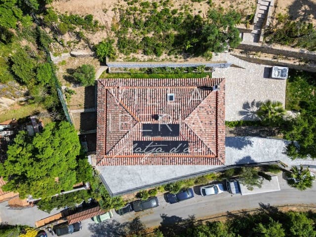 4 soveværelse Villa til salg i Santa Cristina d'Aro med garage - € 695.000 (Ref: 9014550)