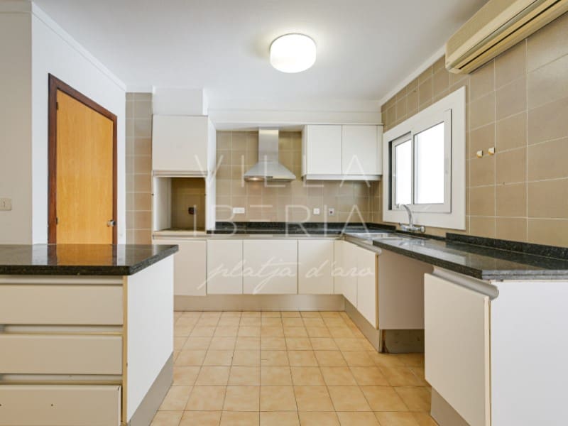 4 soveværelse Lejlighed til salg i Girona by med garage - € 535.000 (Ref: 9147376)