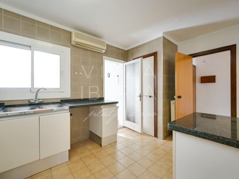 4 soveværelse Lejlighed til salg i Girona by med garage - € 535.000 (Ref: 9147376)