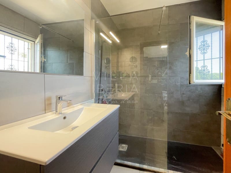 4 slaapkamer Villa te koop in Santa Cristina d'Aro - € 479.000 (Ref: 9171736)