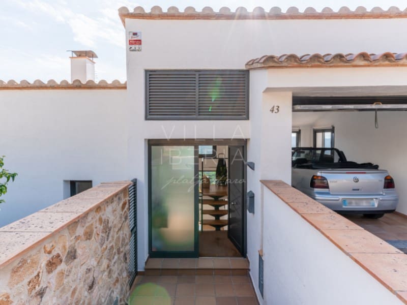 4 soveværelse Villa til salg i Santa Cristina d'Aro med garage - € 760.000 (Ref: 9215452)