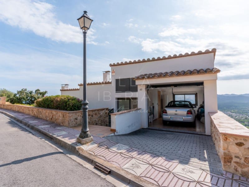 4 soveværelse Villa til salg i Santa Cristina d'Aro med garage - € 760.000 (Ref: 9215452)