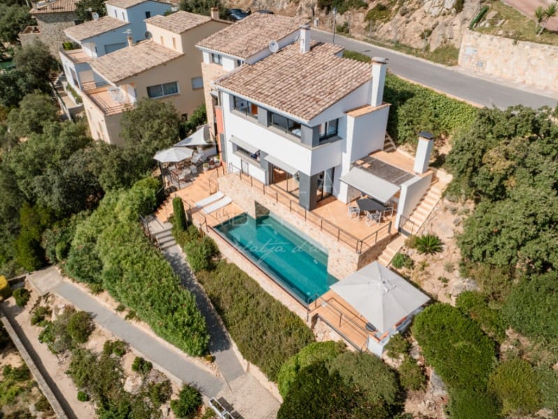 4 soveværelse Villa til salg i Santa Cristina d'Aro med garage - € 760.000 (Ref: 9215452)