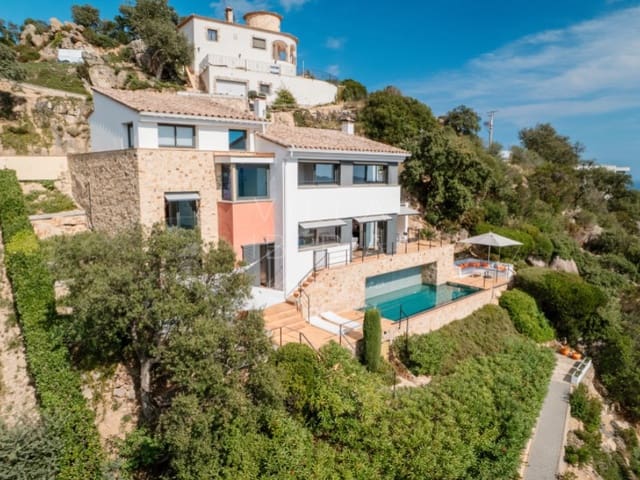 4 bedroom Villa for sale in Santa Cristina d'Aro with garage - € 760,000 (Ref: 9215452)