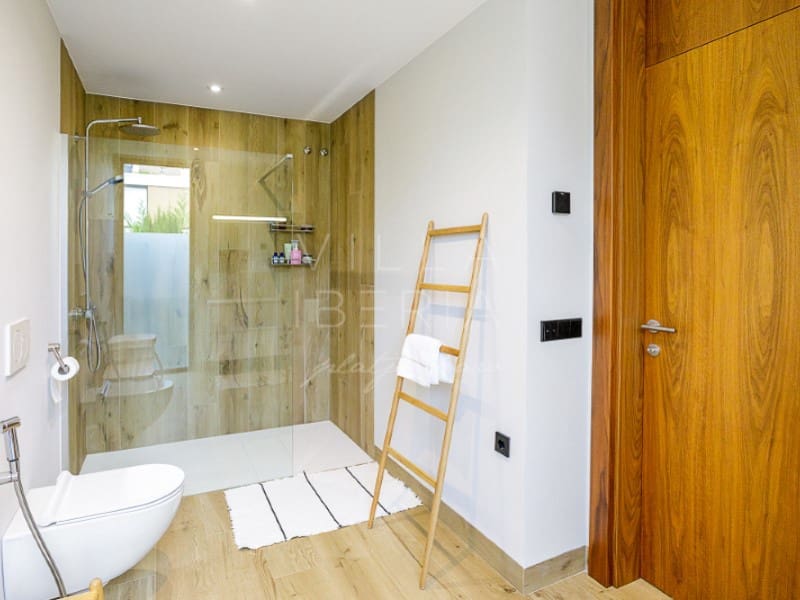 4 makuuhuone Huvila myytävänä paikassa S'Agaro mukana uima-altaan 
autotalli - 2 400 000 € (Ref: 9353513)