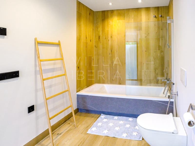 4 makuuhuone Huvila myytävänä paikassa S'Agaro mukana uima-altaan 
autotalli - 2 400 000 € (Ref: 9353513)