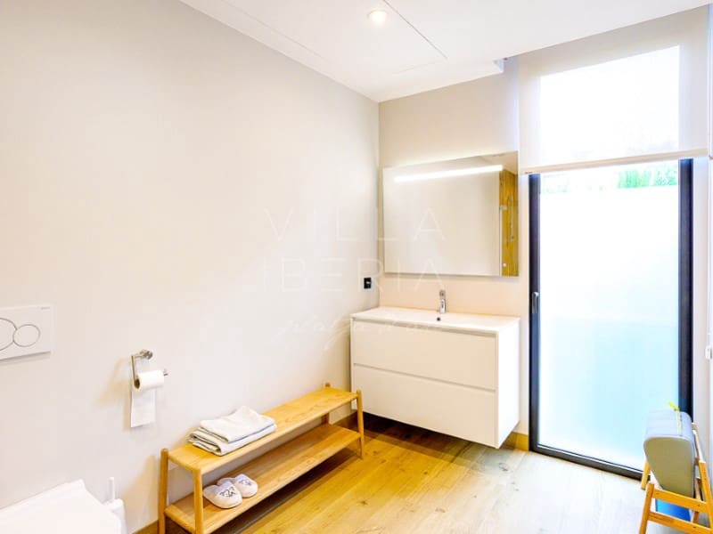 4 makuuhuone Huvila myytävänä paikassa S'Agaro mukana uima-altaan 
autotalli - 2 400 000 € (Ref: 9353513)