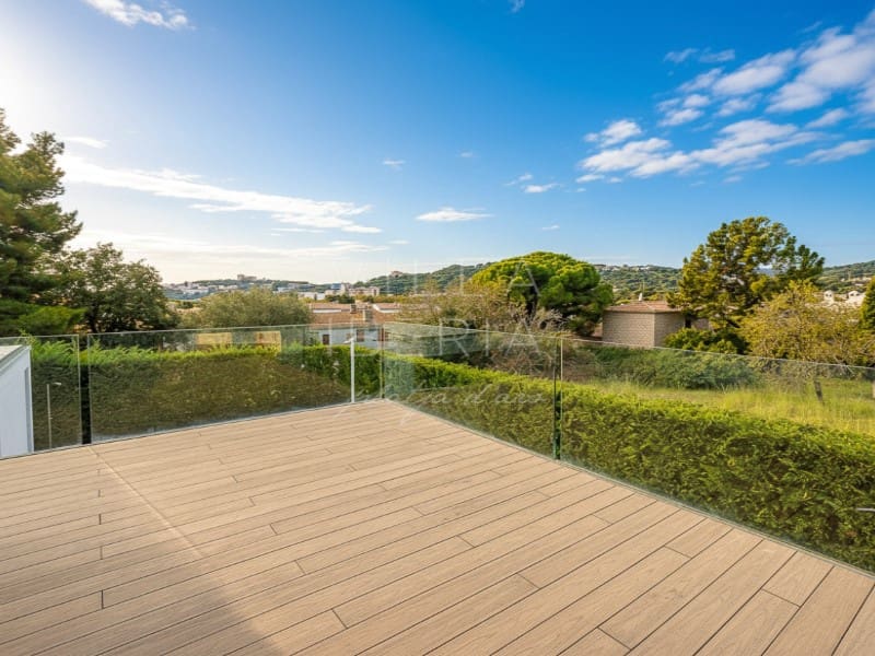 4 makuuhuone Huvila myytävänä paikassa S'Agaro mukana uima-altaan 
autotalli - 2 400 000 € (Ref: 9353513)